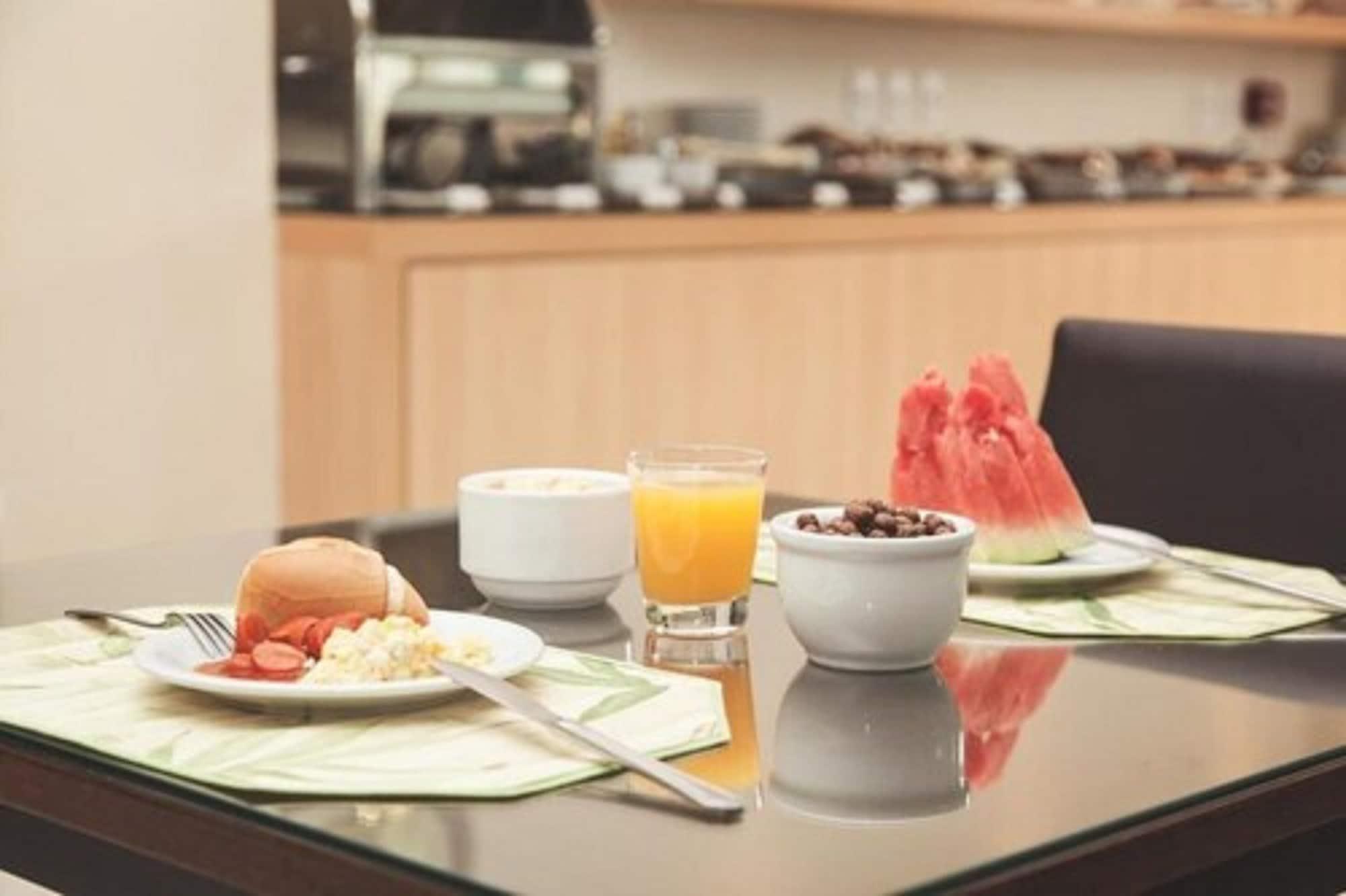 Class Hotel Пирасикаба Екстериор снимка